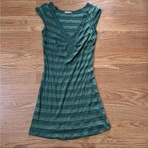 Women’s Green Short Sleeve V Neck Sz M Y2K VTG Forever 21